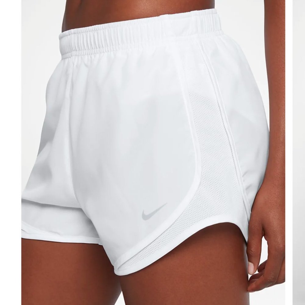 Nike Dry Fit Shorts/Tempo- Size M White